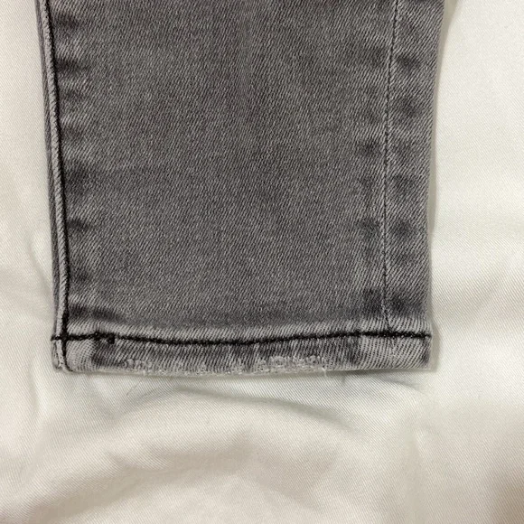 Women’s American Eagle Outfitters Distressed Grey Jegging Jeans. Size 4 short. - Picture 7 of 16